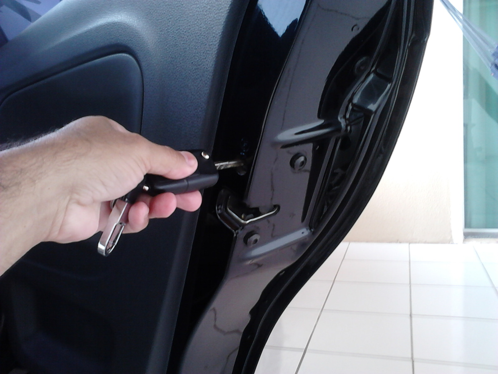 Como Travar Portas Traseiras Criança - Santo Auto Vidros e Chaveiro